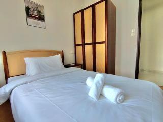 Danga Bay Beach-Side Family Getaway - 5