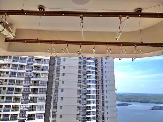 Danga Bay Beach-Side Family Getaway - 4