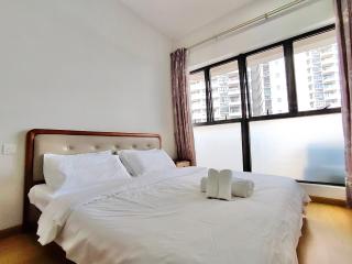 Danga Bay Beach-Side Family Getaway - 2