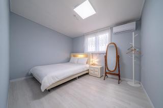 Hongdae Apartment 3 Bedroom, 2 Bathroom, King Bed - 6