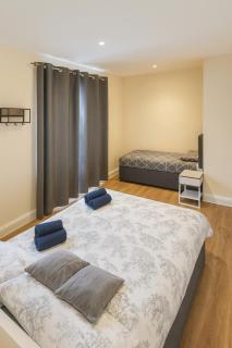 3 Bed Apartment Temple Bar, Dublin City Center - 1