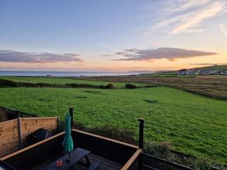 Black Lodge - Sea view with deck garden - 4