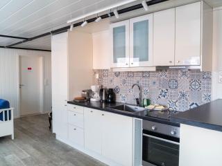 Lofoten Bed & Breakfast Reine - Rooms & Apartments - 5