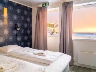 Lofoten Bed & Breakfast Reine - Rooms & Apartments - 3