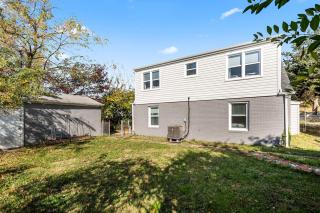 Family Friendly Five Bedroom Home Near Washington DC - 1