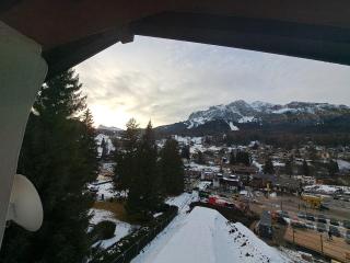 Luminoso e centralissimo attico, splendida vista panoramica sulle Dolomiti e sulle piste olimpiche - 0