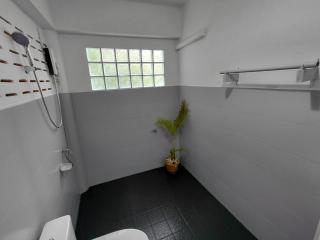 House 3 Bedroom Perfect for Families - Kitchen - Seaviews - Fast Wifi near Haad Rin - 2