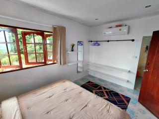 House 3 Bedroom Perfect for Families - Kitchen - Seaviews - Fast Wifi near Haad Rin - 7