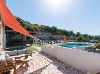 Villa Serenity With Pool - 0