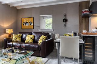 Courtyard Cottage - 4