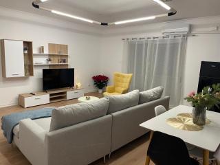 Kamela's Golden Home - 9