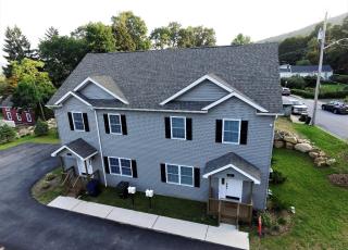 Luxury Townhouse Near West Point - 1