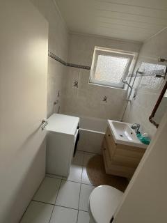 Monteurwohnung bei Köln, Düsseldorf WLAN, Parkplatz, Küche, TV - 1