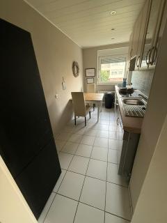 Monteurwohnung bei Köln, Düsseldorf WLAN, Parkplatz, Küche, TV - 2