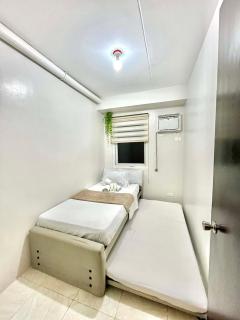 2BR Family Condo for 6pax near IT Park Budget Stay at Urban Deca Homes Banilad by Gerra unit Khero - Mandaue City - 0