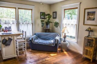 Hidden Gem! Sunny, Relaxing, Two-Room Apartment - 8
