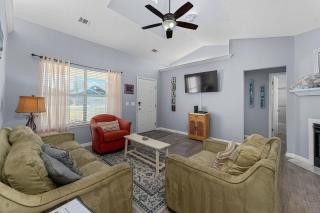 Walk to Emerald Beach,Cozy Coastal Getaway - 7