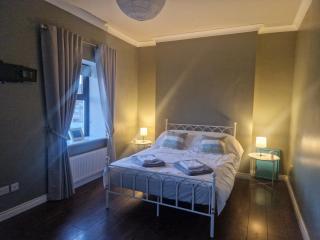 Two Bedroom Stone Cottage by Village Green - Bessbrook - 8