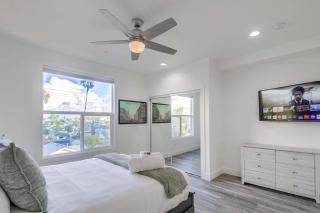 Park Blvd Paradise 304 New construction, king bed! - 6