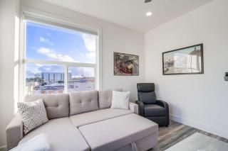 Park Blvd Paradise 304 New construction, king bed! - 5