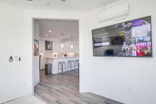 Park Blvd Paradise 304 New construction, king bed! - 1