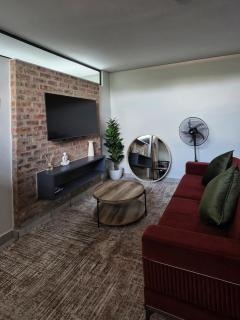 Menlo Park Luxury Free Parking King bed Workstation 3 km to Menlyn Maine - 0