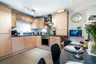 2BDR Modern Flat with Free Parking - 9