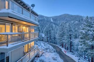 Wooded Hilltop Stay Shared Hot Tub + Lake Views - 5