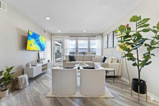 Designer Apt w Jacuzzi Walk To Casino & iMax - 0