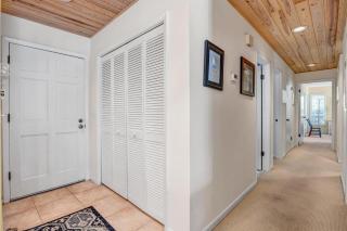 Fishermans Recess - 3BR condo w lake views & lanai - 7