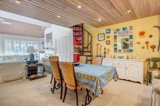 Fishermans Recess - 3BR condo w lake views & lanai - 3