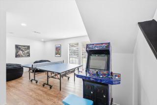 Prime Plano 4BR Home with Pool Arcarde Ping-pong - 7