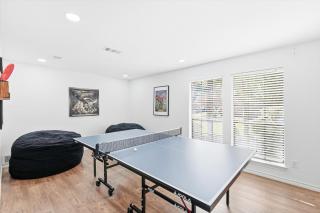 Prime Plano 4BR Home with Pool Arcarde Ping-pong - 2