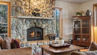 Ellis Peak by AvantStay Beautiful McKinney Cabin w Filtered Lake Views - Homewood - 3