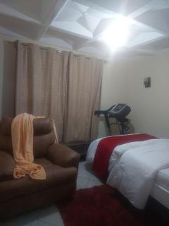 Yukis & Kukis Place, 5 bedrooms, 5 bathrooms, 2 Sitting Rooms - 2