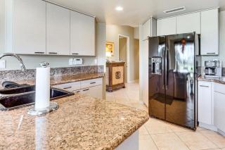 Patio and Resort Amenities Palm Desert Escape - 8