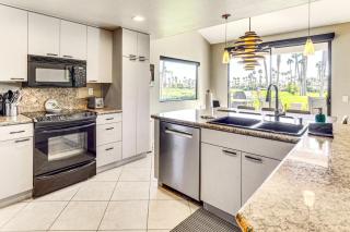 Patio and Resort Amenities Palm Desert Escape - Palm Desert - 4