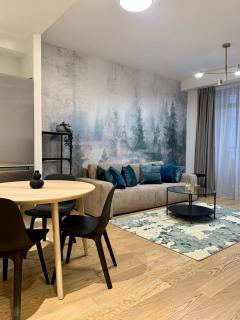 Crown Apartments - BW Aurora - 0