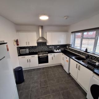Free Parking, comfortable, stylish house, Greater London & Kent Gateway - 4
