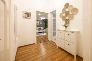 Cozy Quentin Apartment near Danube River - 6