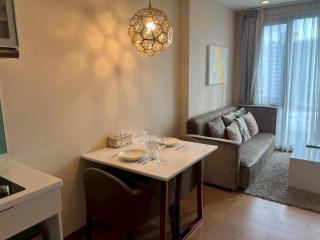 The Astra Luxury Condo in Town - 7