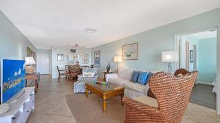 Crescent Royale Condominiums 306 - 3