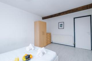 Leeds Urban Escape Bright & Spacious 3BR Stay - 9