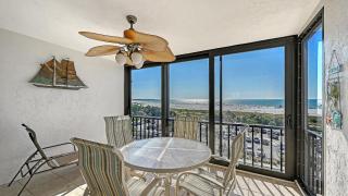 Crescent Royale Condominiums 6D - 4