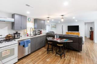 Fresh 2BR Duplex • Pets Welcome - 8