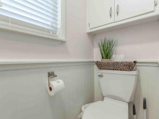 3 BR home with a Gameroom close to campus - 9