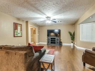 3 BR home with a Gameroom close to campus - 7
