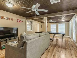 3 BR home with a Gameroom close to campus - 5