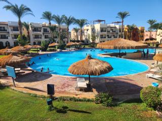 Family Holiday 2 Bedroom Chalet with fee Private Beach & Pool in Sharm, Egypt - 4