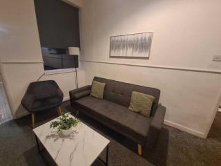 Two bedroom close to city - 4